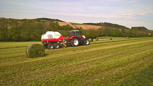 PuroWIN Famille Aigner Travail dans les prés