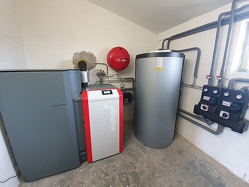 Pellet boiler with accumulator tank Chimney Sweep Bernhard Peer